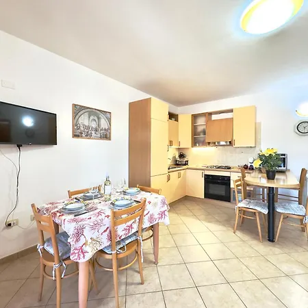 Holiday home Viola House
