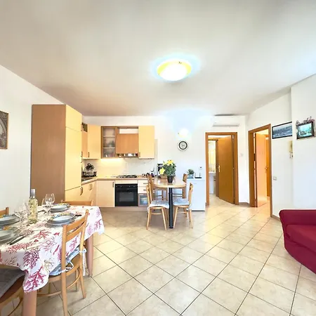 Holiday home Viola House